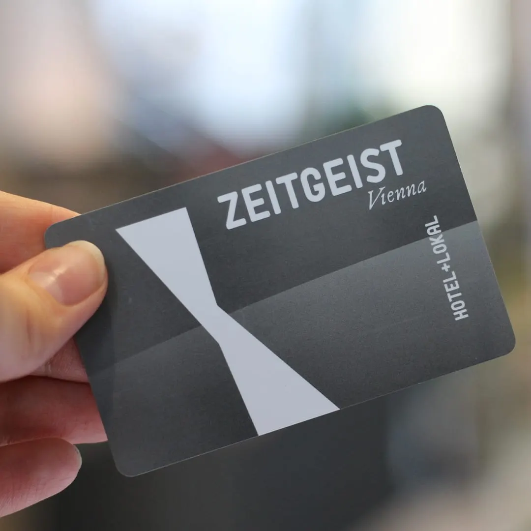 Die Zimmerkarte mit dem Pergola-Logo