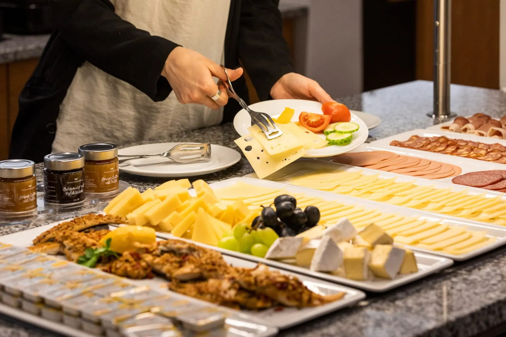 Käse, Aufstriche und Marmeladen am Buffet