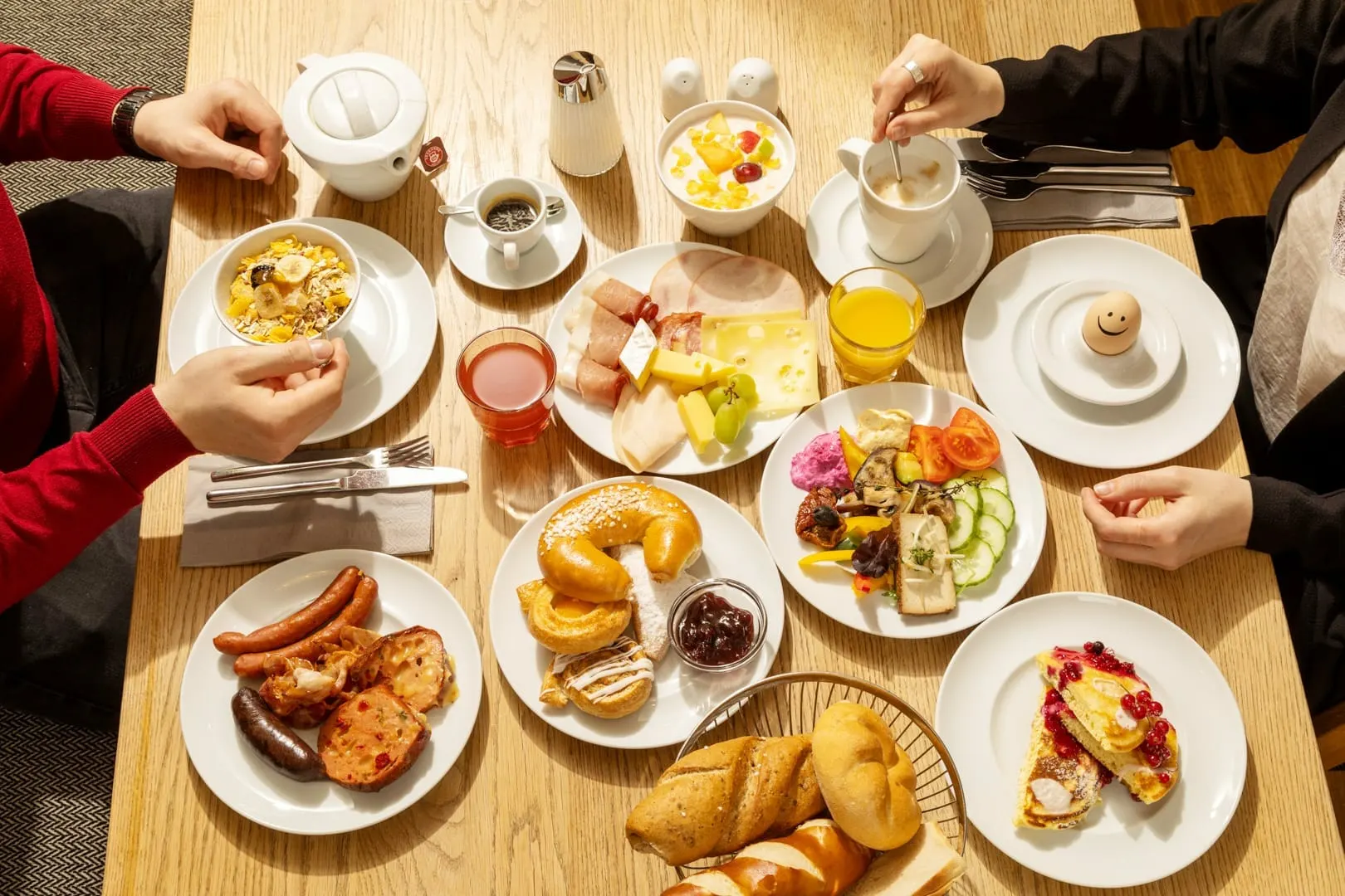 Gedeckter Frühstückstisch im Frannys