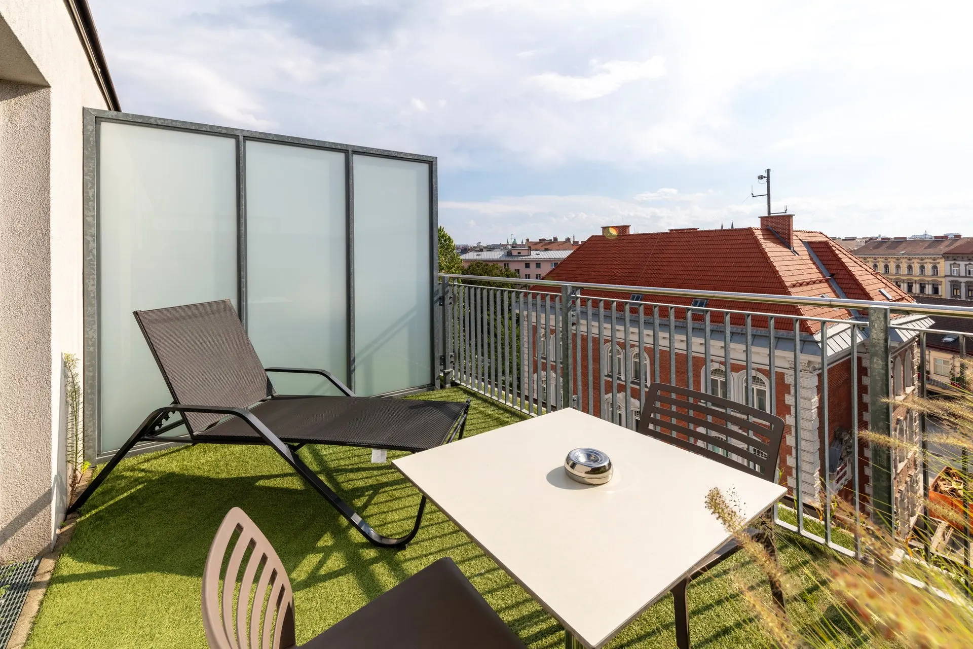 Prestige: roof terrace with lounger and view over the rooftops of Vienna