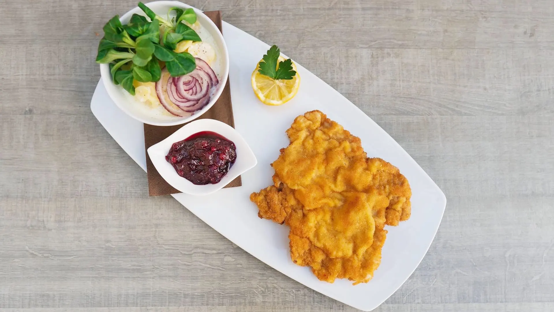 Wiener Schnitzel mit Erdäpfel-Vogerlsalat