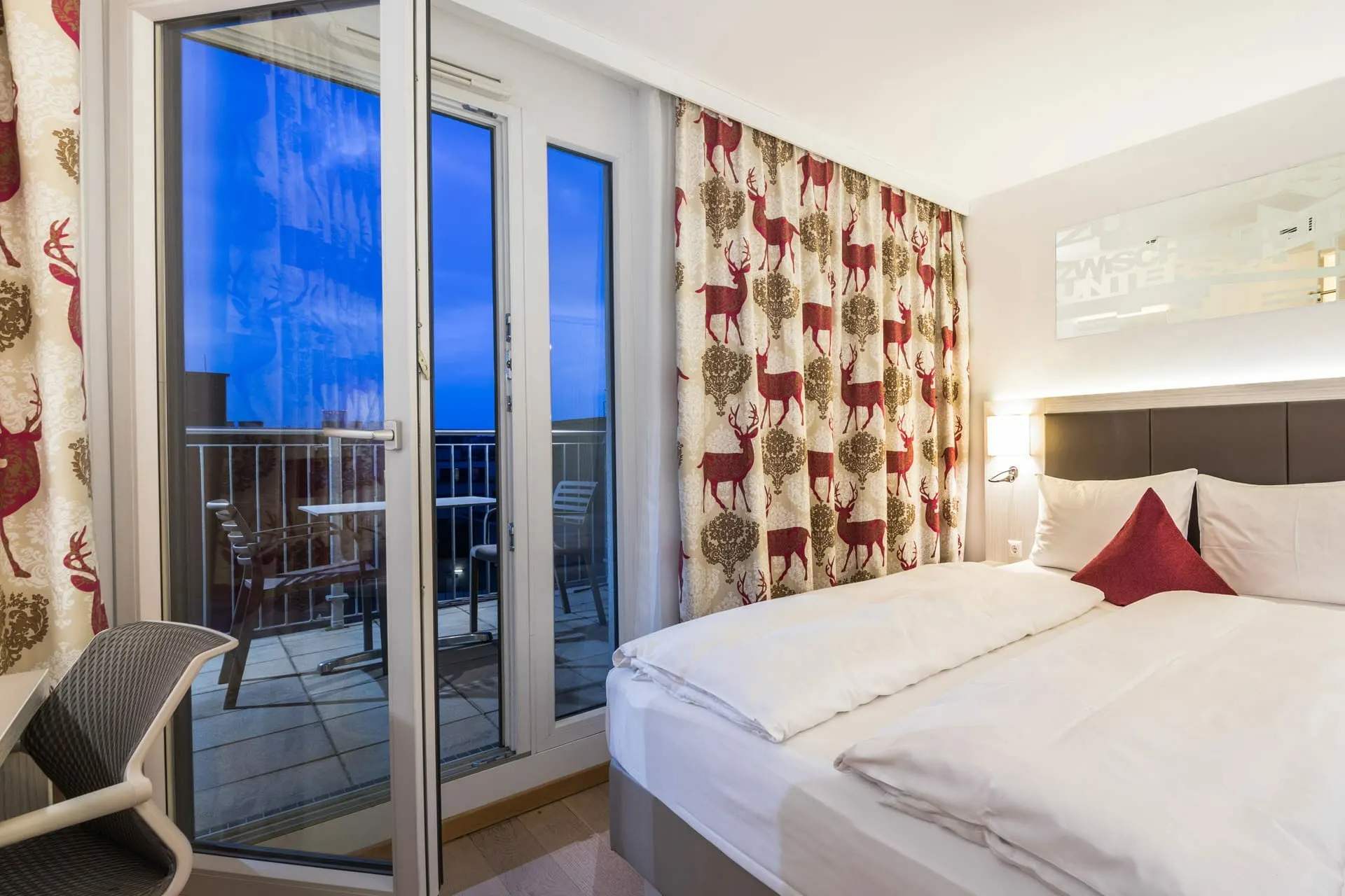 Prestige-Zimmer bei Nacht