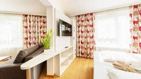 Blick auf den zweiten HD TV in der Suite