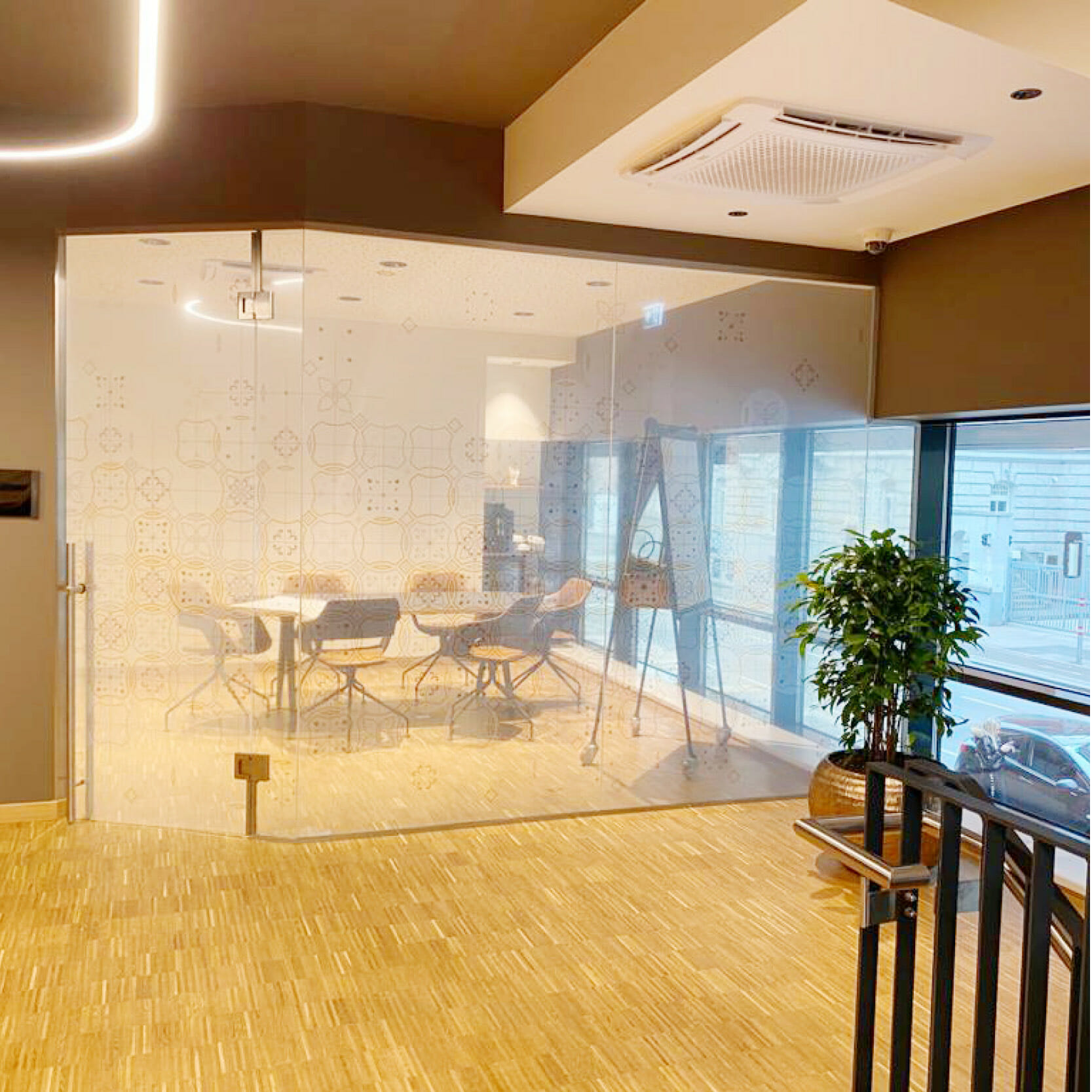 Mezzanine Meetings & Events - Switchable room glazing